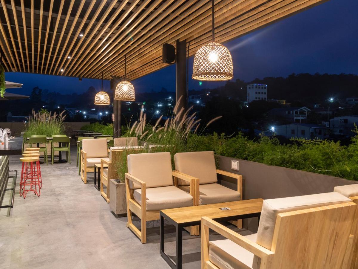 Bourbon Hostal Juayua Exterior photo