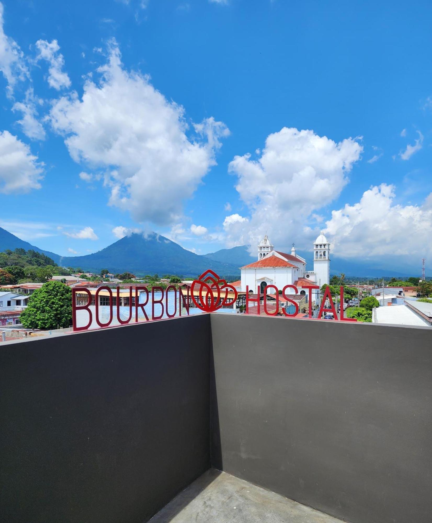 Bourbon Hostal Juayua Exterior photo